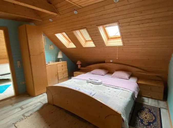 فندق مبيت وإفطار Chardas 3*